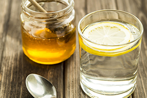 آب لیمو عسل گرم برای افطاریاا